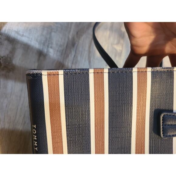 Tommy Hilfiger faux leather striped convertible bag - Picture 7 of 7